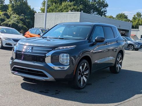 New 2025 Mitsubishi Outlander SE image 7