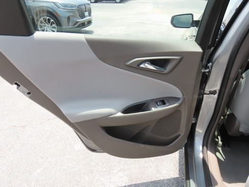Used 2025 Chevrolet Malibu LT FWD image 19