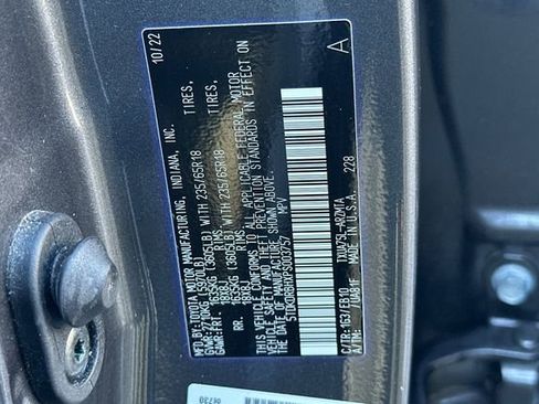 Certified 2023 Toyota Highlander XLE image 44