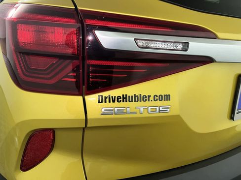 Used 2023 Kia Seltos S w/ Navigation Package image 11