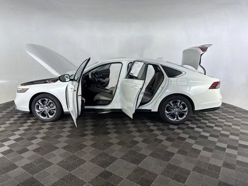Used 2025 Honda Accord EX-L image 11