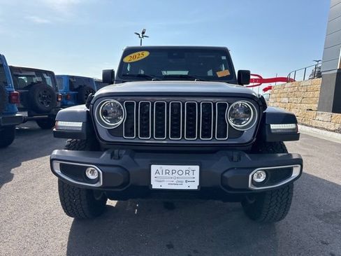Used 2025 Jeep Wrangler Unlimited Sahara AWD/4WD image 9