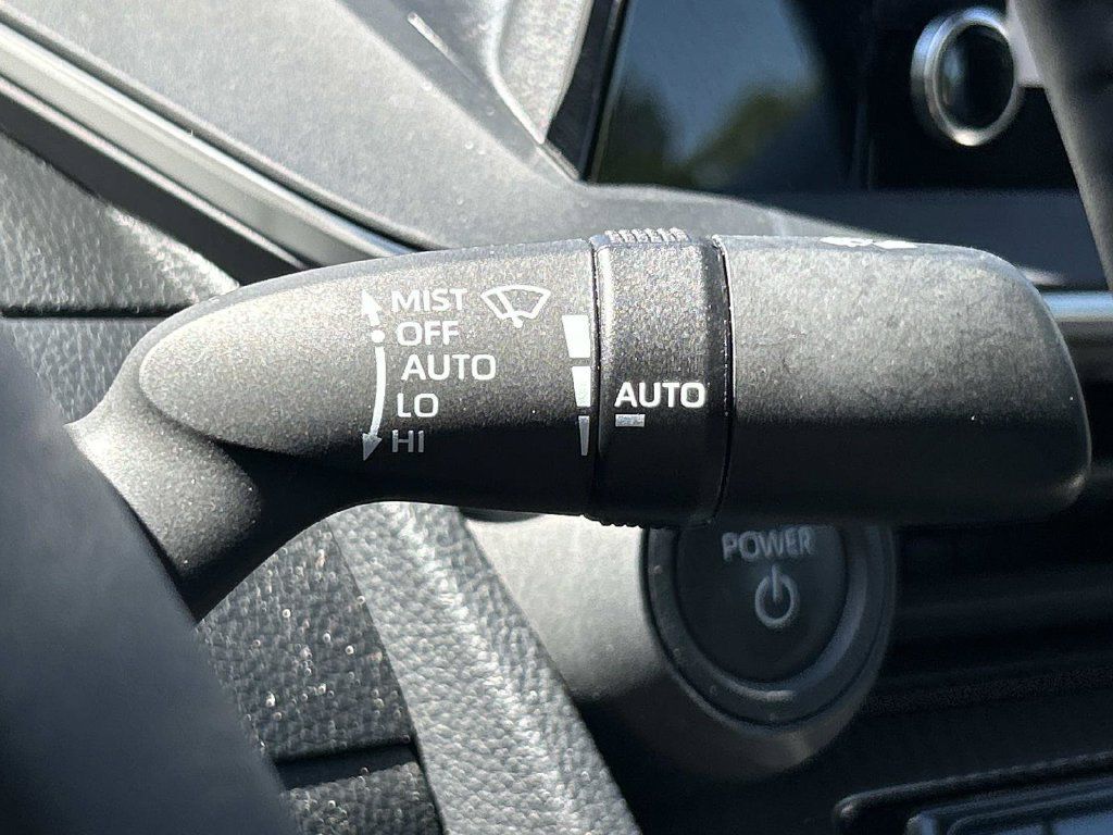 Used 2025 Toyota Prius XLE FWD image 32