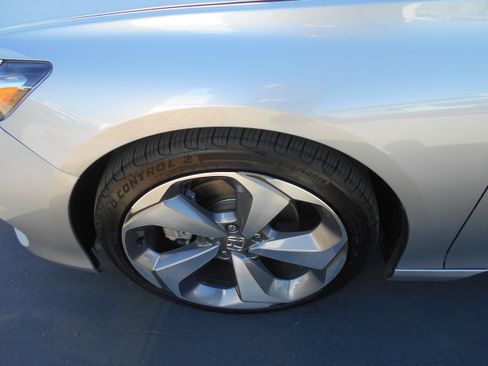 Used 2020 Honda Accord Touring image 19