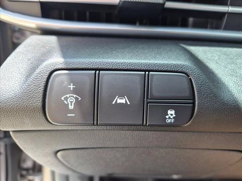 Used 2023 Hyundai Elantra Limited FWD image 15