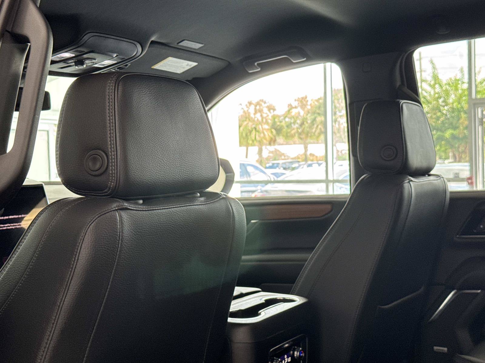 Used 2025 GMC Yukon Denali RWD image 7