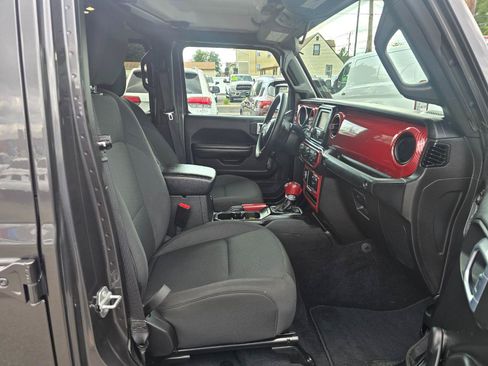 Used 2021 Jeep Gladiator Sport AWD/4WD image 15