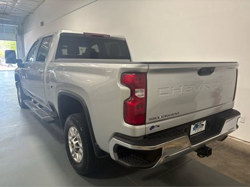 Used 2021 Chevrolet Silverado 2500 LT w/ Fleet Comfort Package AWD/4WD image 3