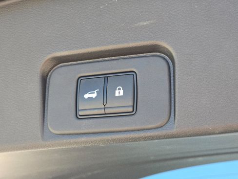 Used 2024 Nissan Rogue SV FWD image 14
