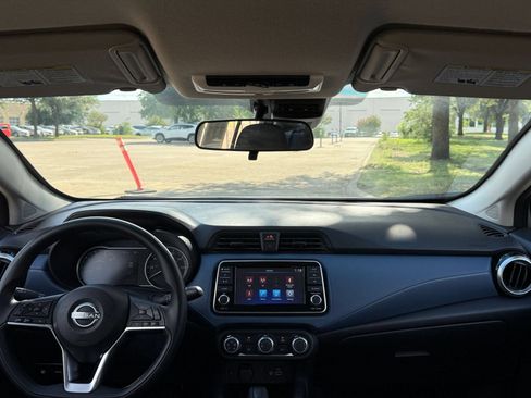 Used 2025 Nissan Versa SV FWD image 33