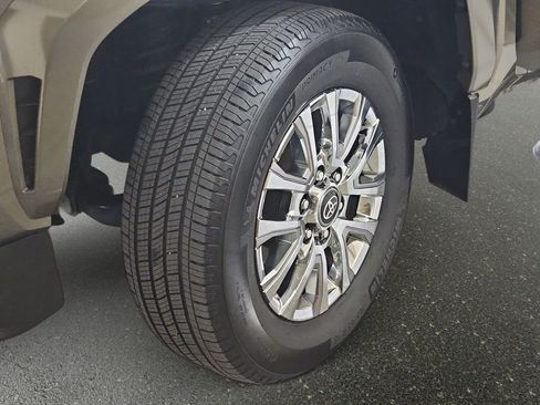 Used 2025 Toyota Tacoma Limited AWD/4WD image 33