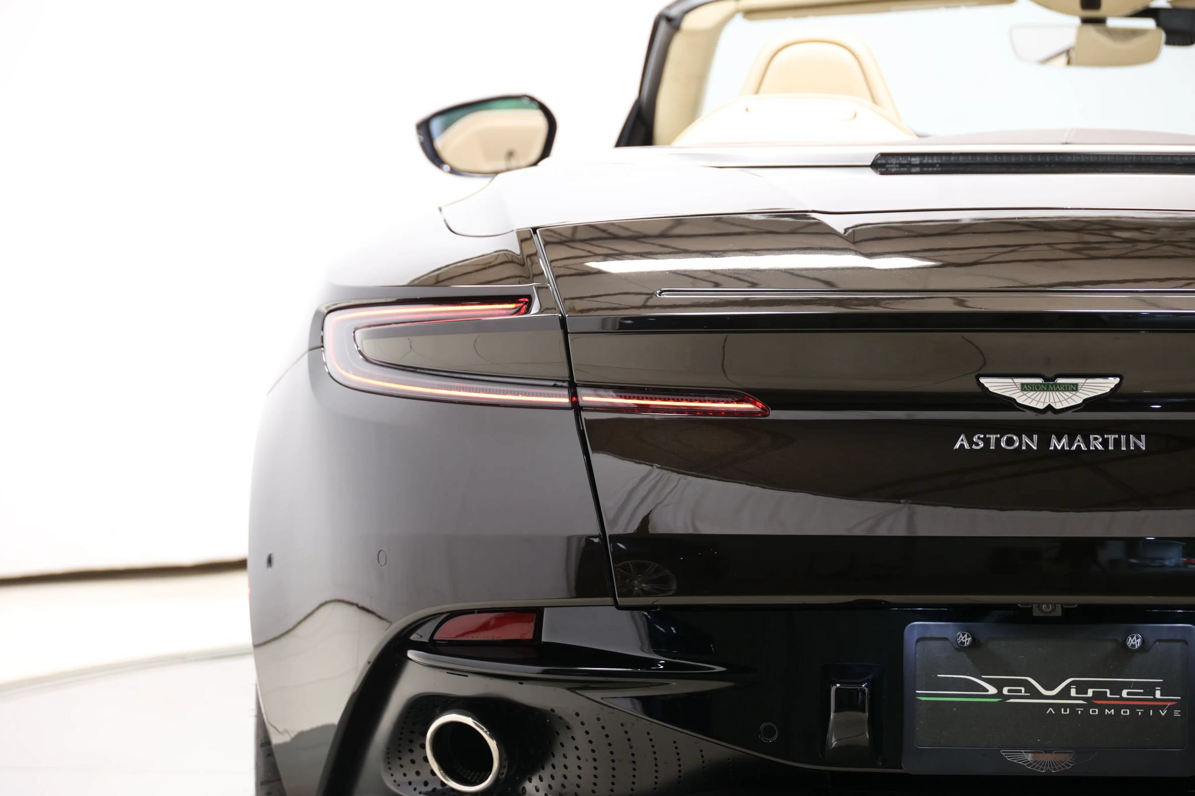 Used 2019 Aston Martin DB11 Volante RWD image 63