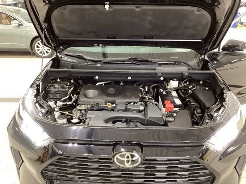 Used 2025 Toyota RAV4 XLE AWD/4WD image 16