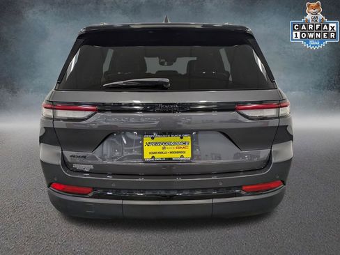 Used 2024 Jeep Grand Cherokee Altitude image 5