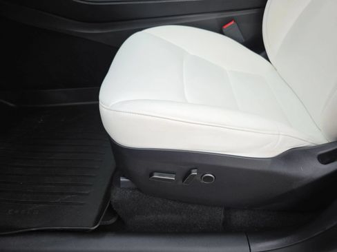 Used 2024 Tesla Model Y Performance AWD/4WD image 25