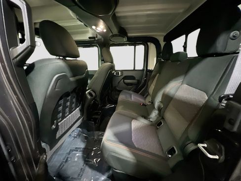 Used 2022 Jeep Gladiator Mojave w/ Safety Group AWD/4WD image 17