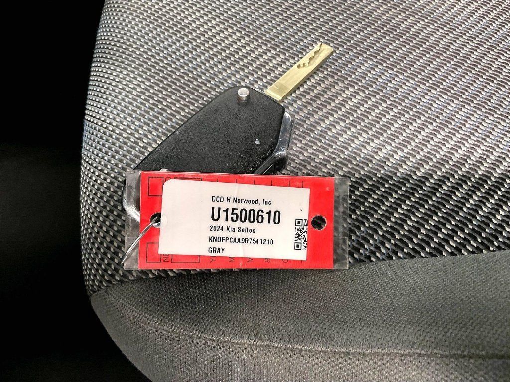 Used 2024 Kia Seltos LX AWD/4WD image 31