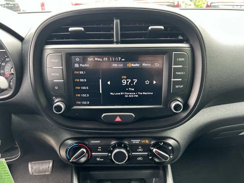 Certified 2022 Kia Soul LX FWD image 21