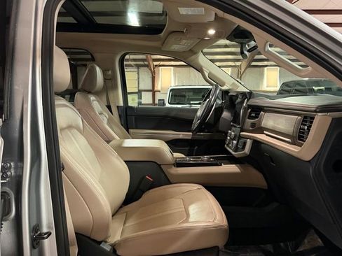 Used 2023 Ford Expedition Limited image 12