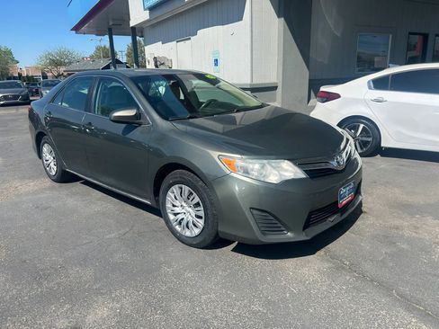 Used 2014 Toyota Camry LE image 2