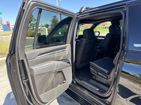 Used 2025 Cadillac Escalade ESV Sport image 14