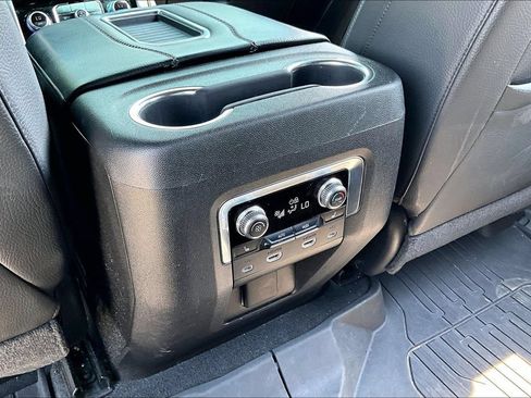 Used 2021 GMC Yukon Denali w/ Denali Premium Package AWD/4WD image 29