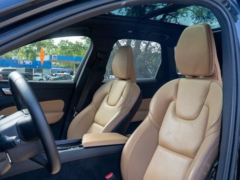Used 2023 Volvo XC60 B5 Ultimate w/ Climate Package AWD/4WD image 19
