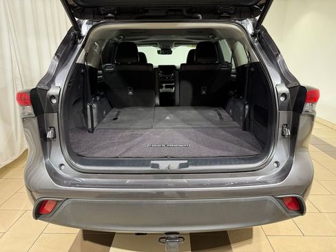 Used 2023 Toyota Highlander XLE image 12