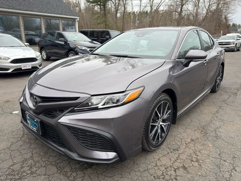 Used 2022 Toyota Camry SE w/ Cold Weather Package image 3