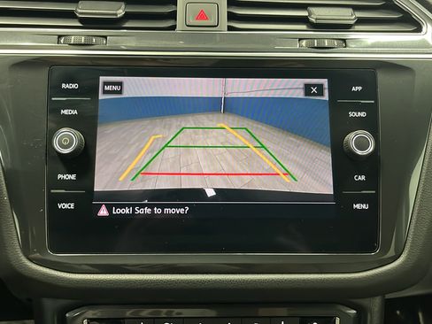 Used 2019 Volkswagen Tiguan SE AWD/4WD image 13