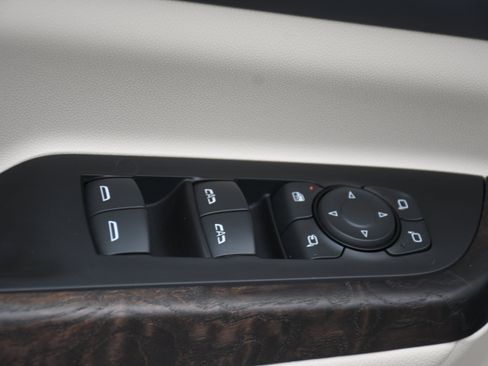 Used 2023 GMC Acadia Denali w/ Denali Technology Package FWD image 11