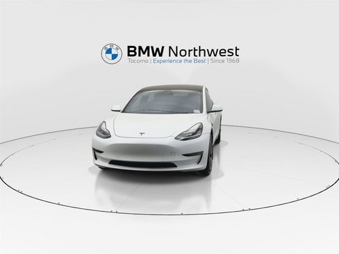 Used 2017 Tesla Model 3 Standard Range image 8