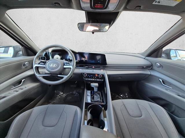 Used 2025 Hyundai Elantra SEL FWD image 18