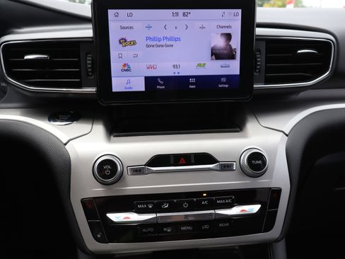 Used 2023 Ford Explorer XLT w/ Equipment Group 202A image 21