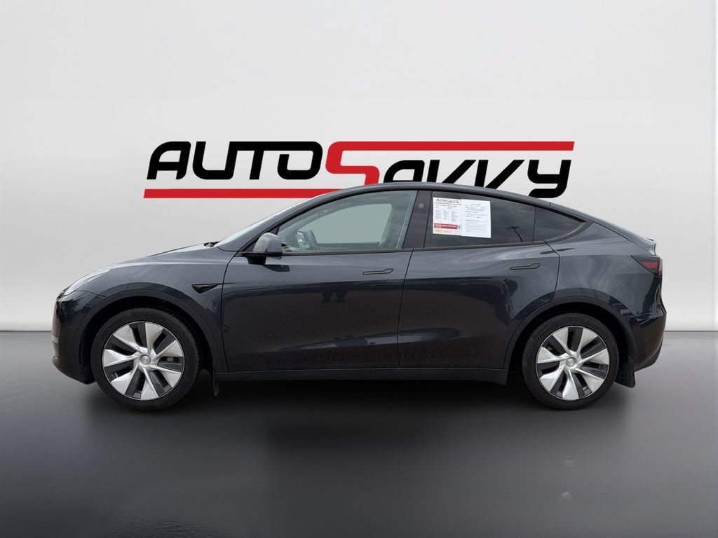Used 2024 Tesla Model Y 2WD image 8