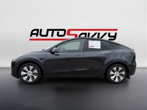 Used 2024 Tesla Model Y 2WD image 8