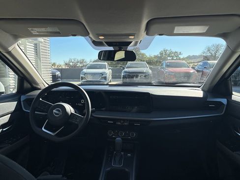 Used 2025 Nissan Kicks SV image 18