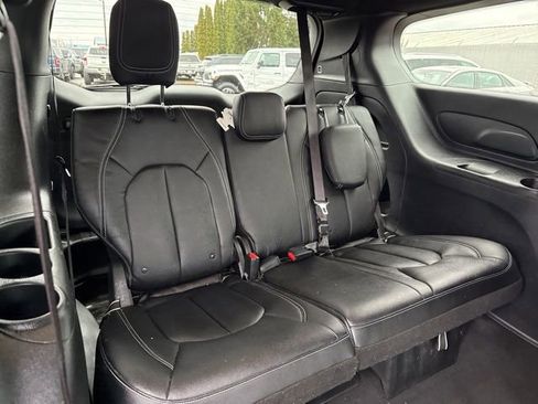 Used 2021 Chrysler Pacifica Touring w/ S Appearance Package image 13