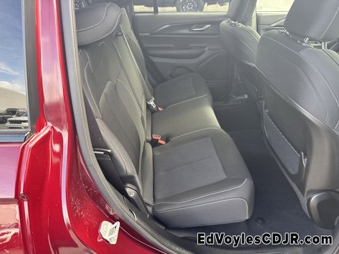 Certified 2025 Jeep Grand Cherokee Laredo X image 19