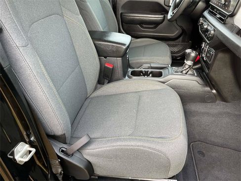 Used 2024 Jeep Wrangler Unlimited image 21