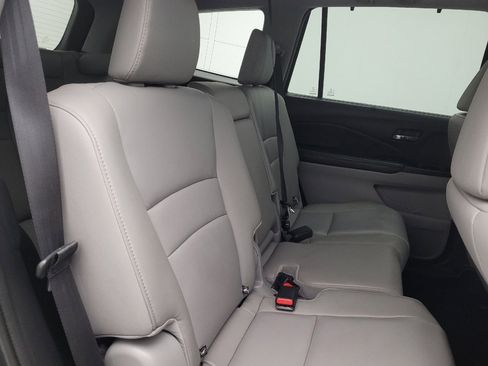 Used 2017 Honda Pilot Touring image 19