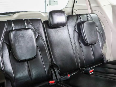 Used 2023 Chrysler Pacifica Touring-L FWD image 29