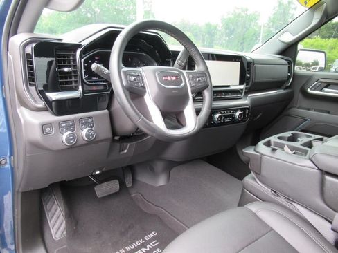 Used 2024 GMC Sierra 1500 SLT w/ X31 Off-Road Package AWD/4WD image 17