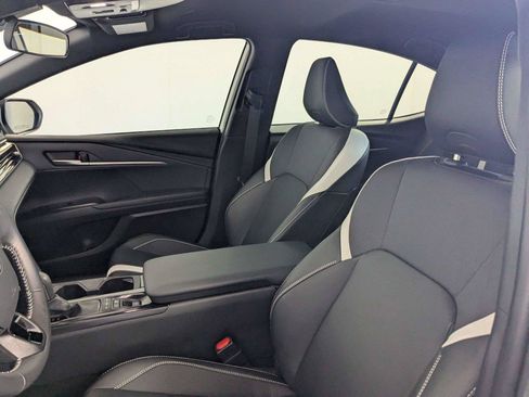 Certified 2026 Toyota Camry Hybrid FWD image 11