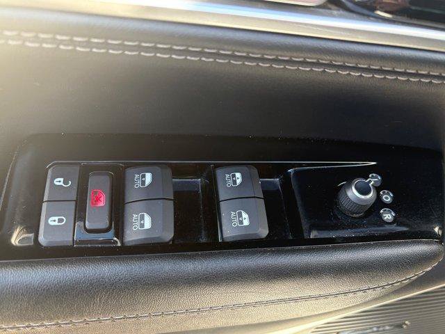 Used 2024 Jeep Wagoneer Series II w/ Flexible Seating Group RWD image 7