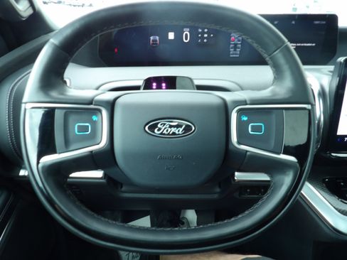 Used 2025 Ford Expedition Platinum w/ Stealth Performance Package AWD/4WD image 19