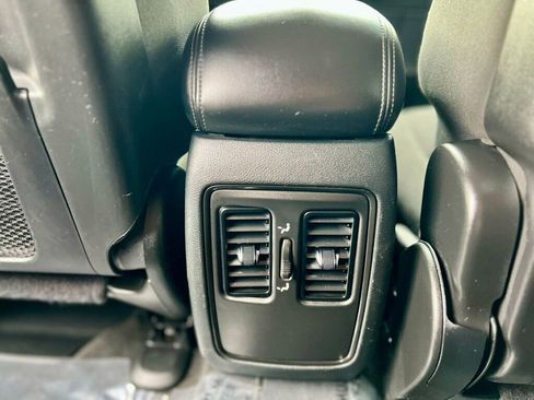 Used 2022 Dodge Durango SXT image 17