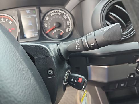 Used 2022 Toyota Tacoma SR image 18