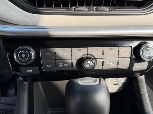 Used 2025 Jeep Compass Limited AWD/4WD image 20
