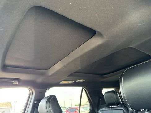 Used 2017 Ford Explorer Platinum AWD/4WD image 34